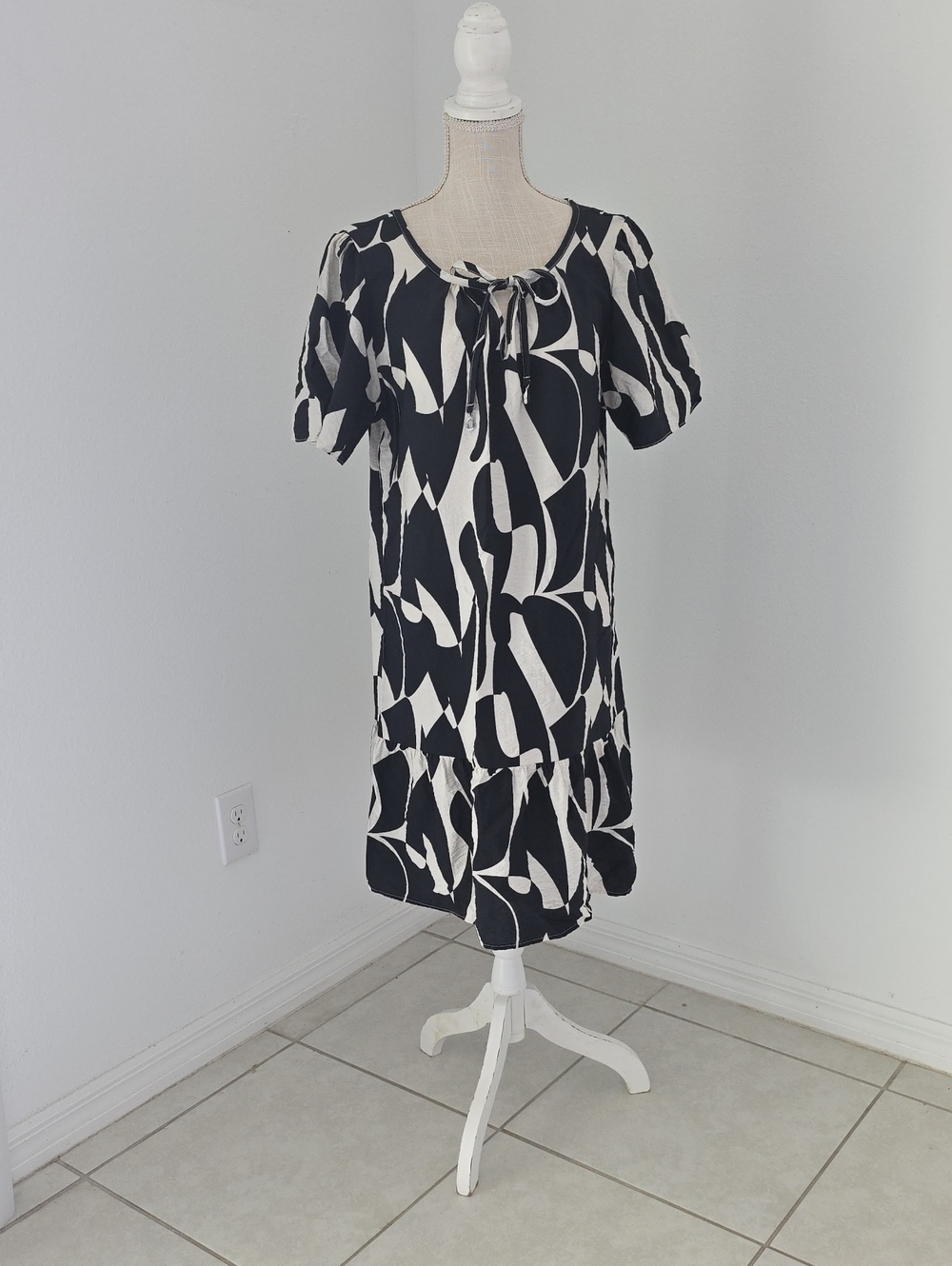 Sara Michelle Black and White Abstract Tie-Neck Dress